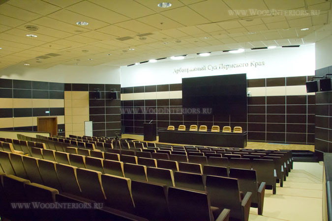 Шпонированные панели в интерьере залов заседаний. Фото 1