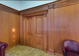Деревянные стеновые панели в интерьере зала президиума. Фото 7