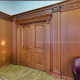 Деревянные стеновые панели в интерьере зала президиума. Фото 7