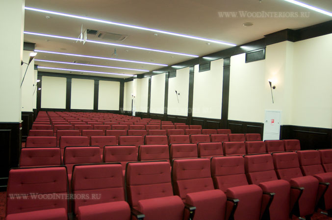 Деревянный интерьер конференц-зала. Фото3
