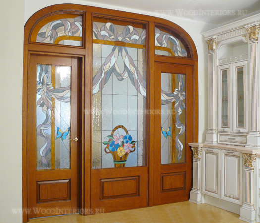 Двери деревянные со стеклом