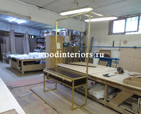 Мебель из дерева и латуни на заказ для гардеробной комнаты №122. Изготовление
